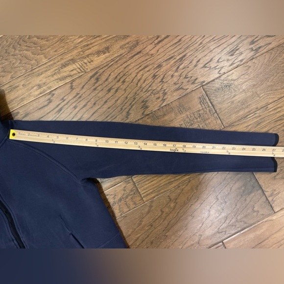 Lululemon City Bound Full Zip Jacket Size 8 Navy Blue w/Black trim - Picture 10 of 11